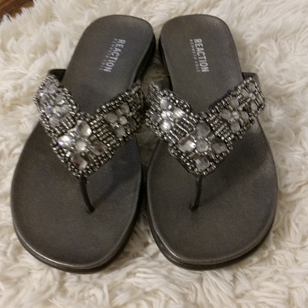 Kenneth Cole Reaction Glam-Athon Flat Sandals